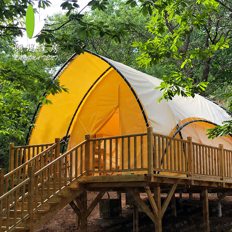 树林露宿营地帐篷